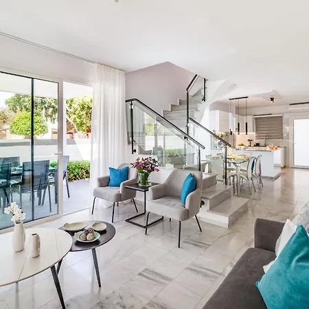 Luxurious One Maisonette By Ezoria Villa Paphos