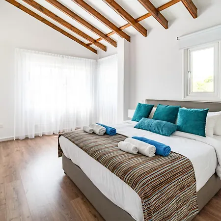 Luxurious One Maisonette By Ezoria Villa Paphos