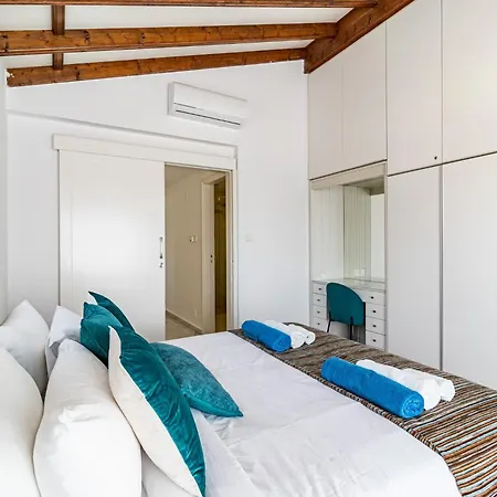 Luxurious One Maisonette By Ezoria Paphos